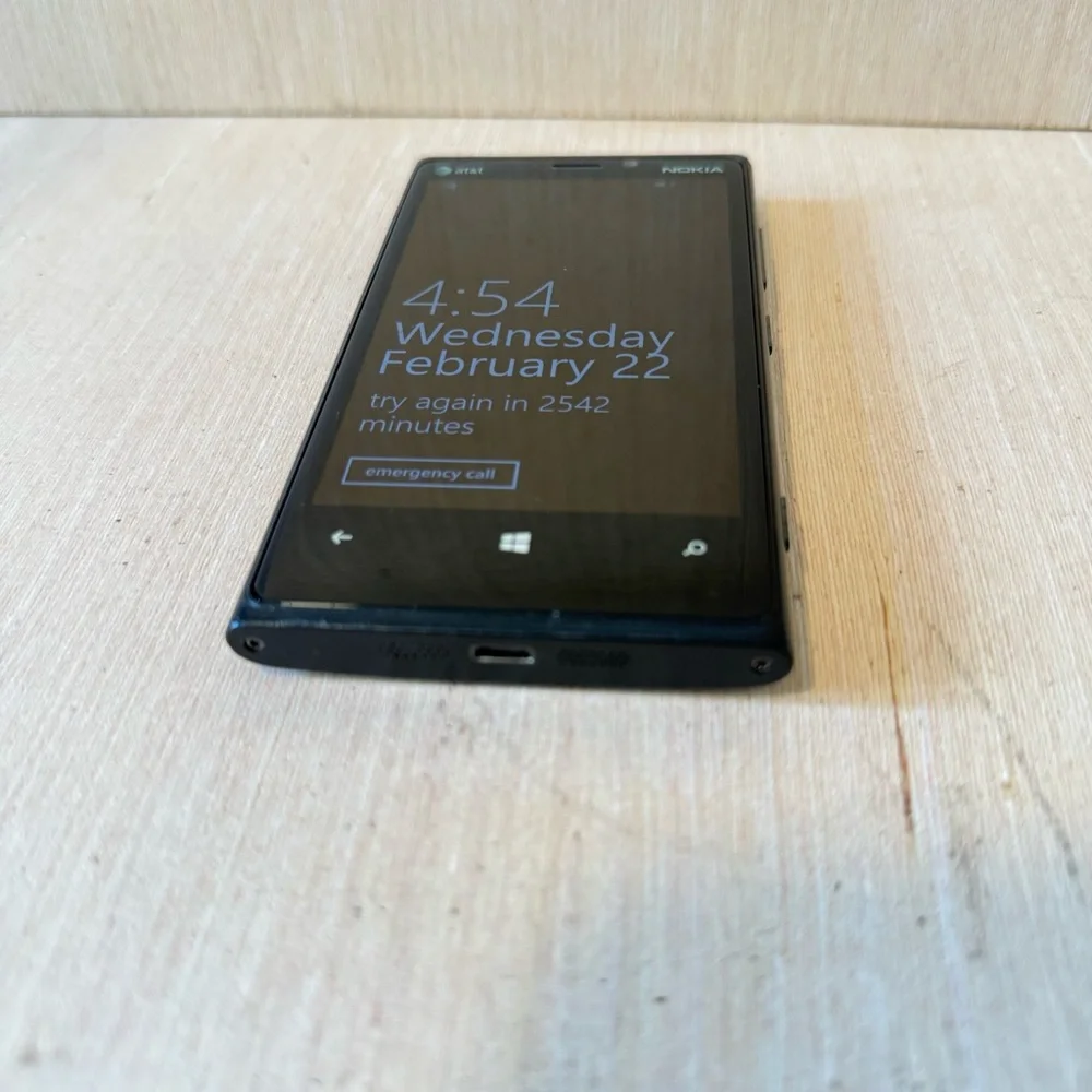 Nokia Carl Zeiss Tessar 2.0/26 AT&T Smartphone Turns On PARTS REPAIR ONLY Read!